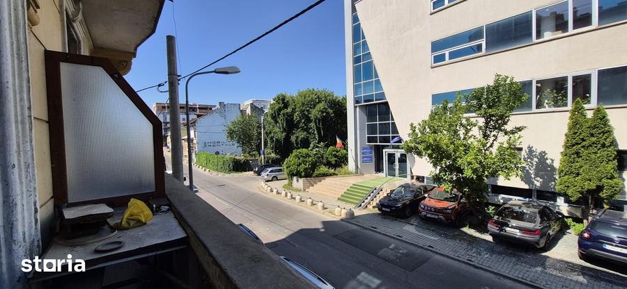 Apartament cu 3 camere decomandat în Șerban Vodă