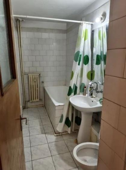 Garsonieră decomandată în Baba Novac