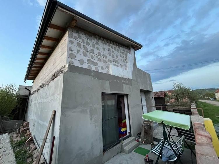 Casă cu 3 camere în Exterior Vest