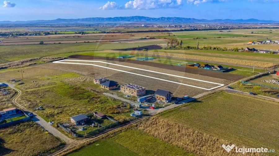 Teren de 8900 mp, în Sânpetru