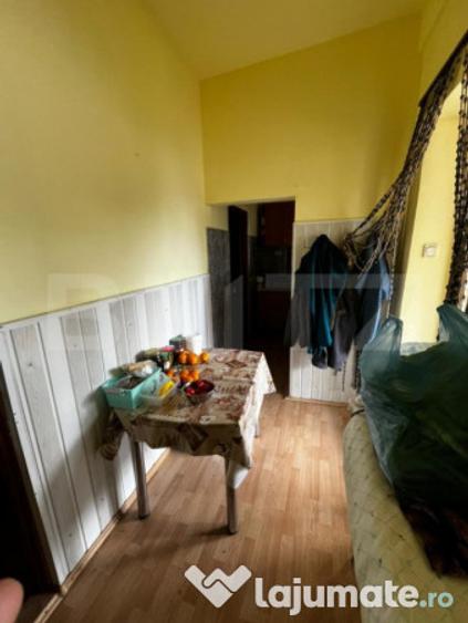 Apartament cu 5 camere semidecomandat în Independenței