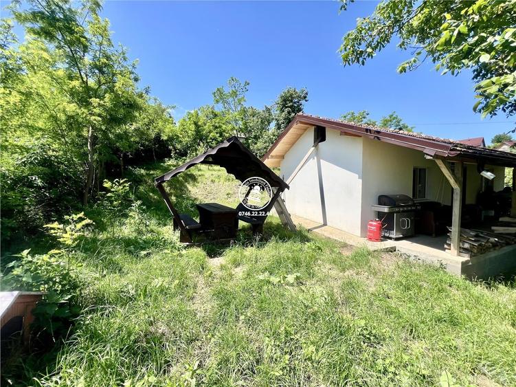 Casă cu 2 camere decomandat cu Teren 950 Mp în Probota