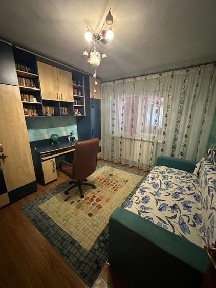 Apartament cu 4 camere în Radu Negru