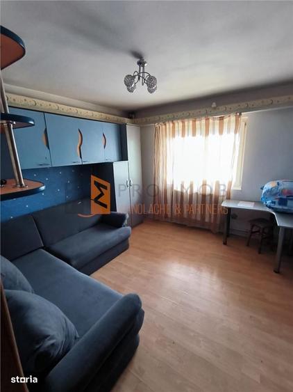 Apartament cu 3 camere decomandat, mobilat în Micro 3