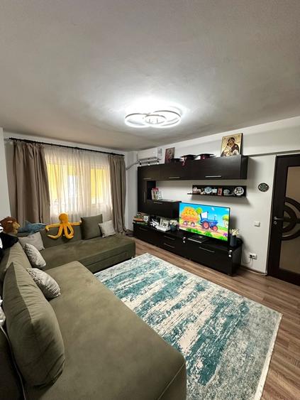 Apartament cu 2 camere semidecomandat, mobilat în Rahova