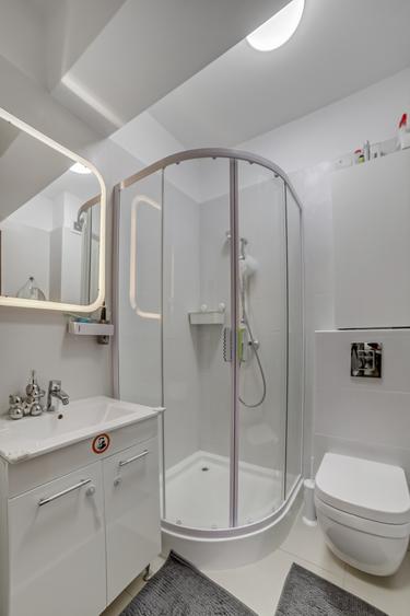 Apartament cu 4 camere decomandat, mobilat în Sisești