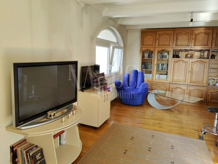 Casă individuală cu 9 camere cu Canalizare în Zorilor