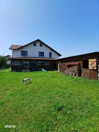 Casă cu 4 camere cu Teren 1000 Mp în Central