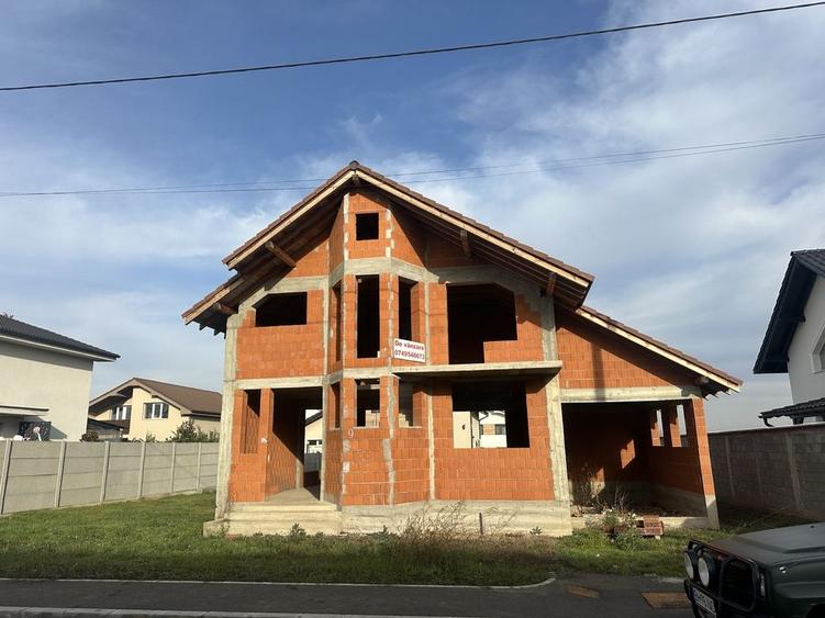 Casă cu 4 camere în Central