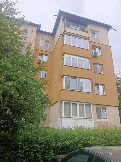 Apartament cu 3 camere decomandat în Exterior Vest