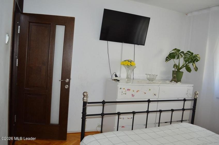 Apartament cu 3 camere decomandat, mobilat în Popa Șapcă