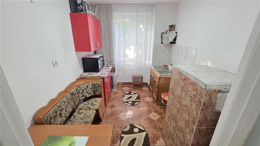 Apartament cu 2 camere semidecomandat, mobilat în Central