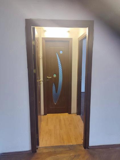 Apartament cu 2 camere semidecomandat în Craiovei