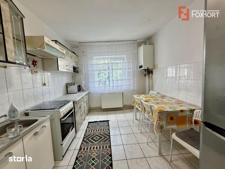 Apartament cu 3 camere decomandat, mobilat în Aradului