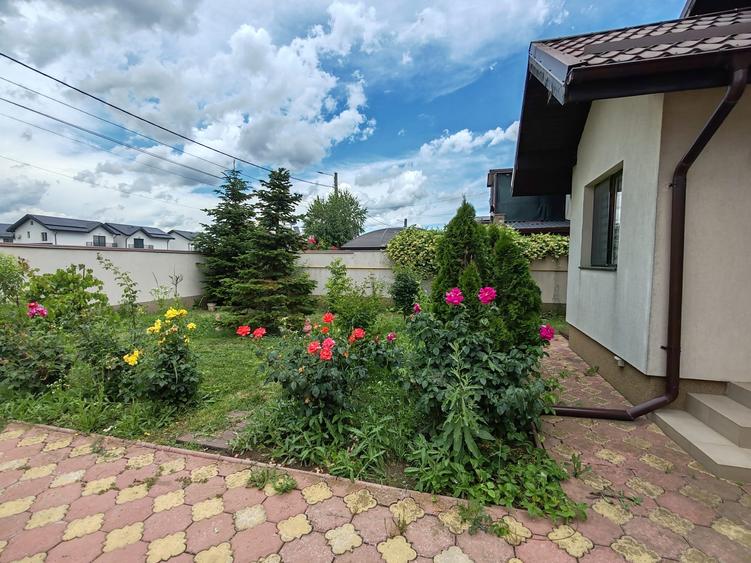 Casă individuală cu 5 camere cu Canalizare în Nord-Est