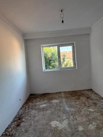 Apartament cu 4 camere decomandat în Balotești