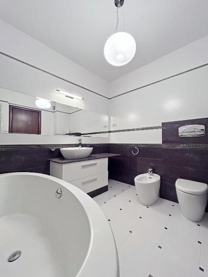 Apartament cu 3 camere decomandat în Băneasa