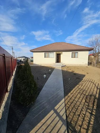 Casă cu 3 camere cu Teren 648 Mp în Braniștea