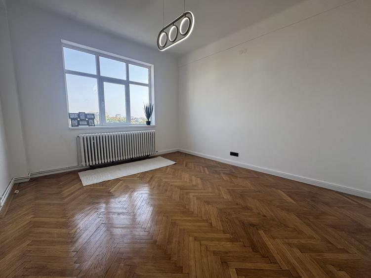 Apartament cu 3 camere semidecomandat în Rosetti