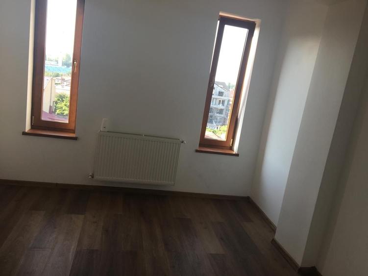 Birou, de 55 mp, în Central