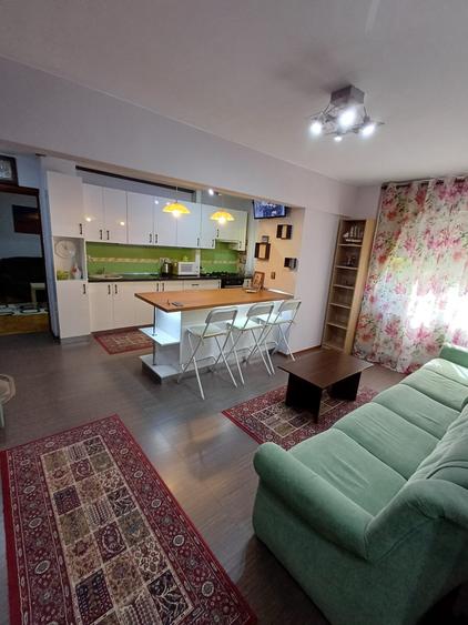 Apartament cu 3 camere semidecomandat în Pantelimon