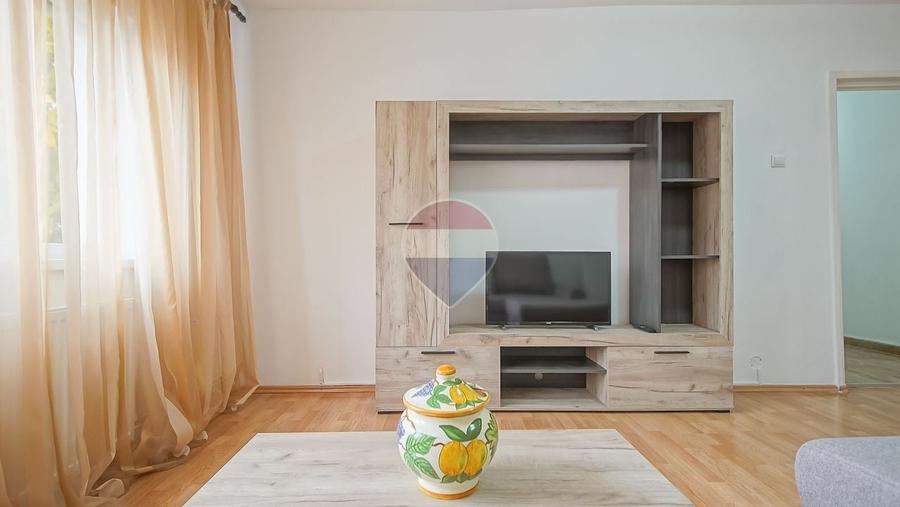 Apartament cu 2 camere decomandat, mobilat în Central