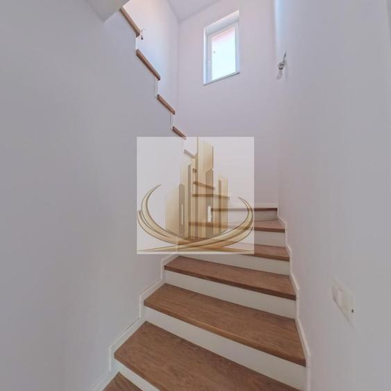 Duplex cu 5 camere cu Canalizare în Dumbrăvița