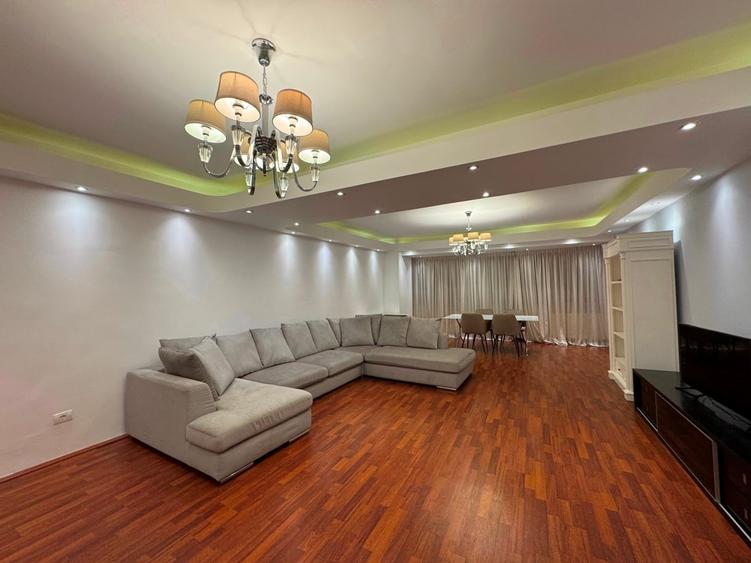Apartament cu 3 camere semidecomandat în Aviatorilor