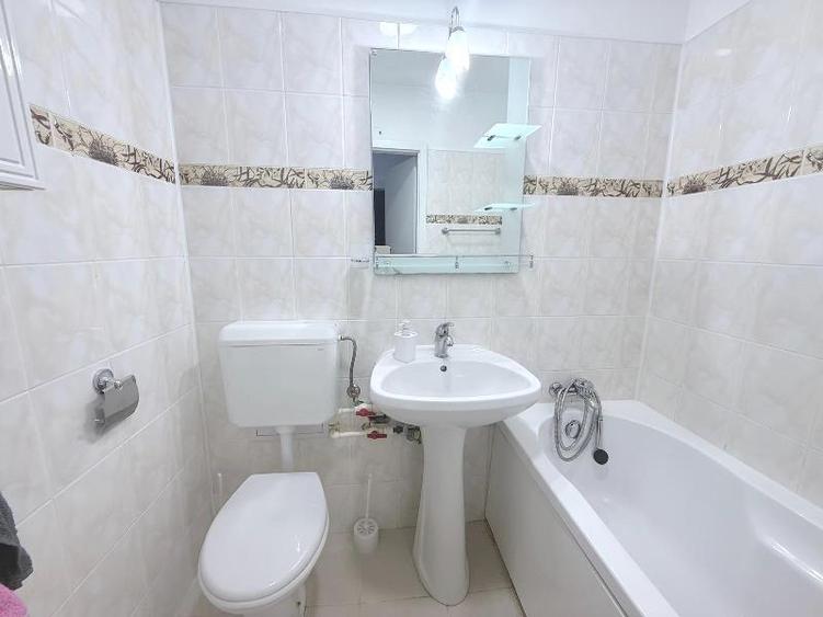 Apartament cu 3 camere decomandat în Drumul Taberei