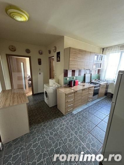 Apartament cu 3 camere decomandat în Calea Moldovei