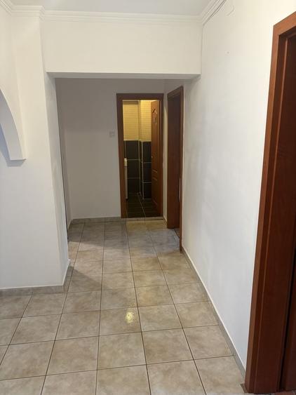 Apartament cu 3 camere decomandat în Olteniței