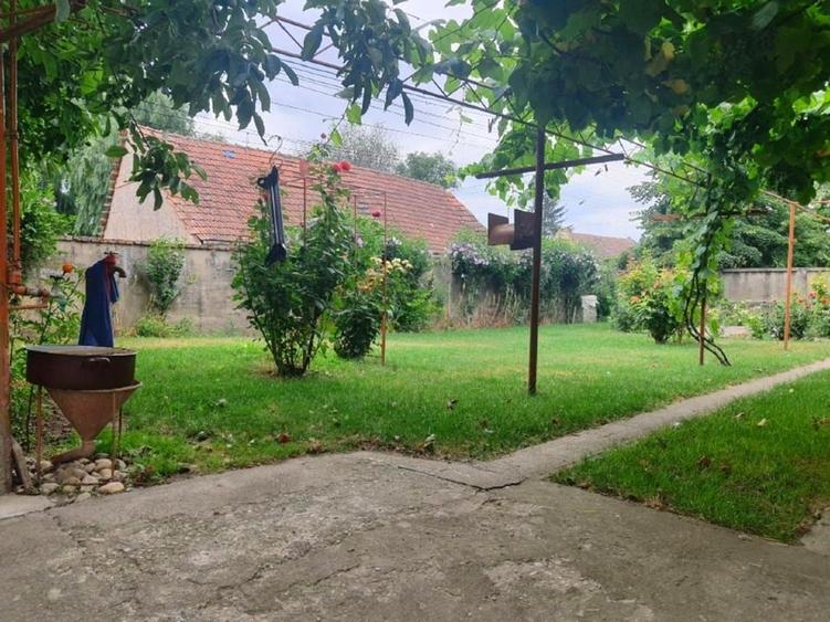 Casă individuală cu 4 camere cu Canalizare în Biled