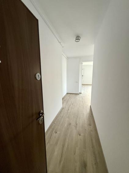 Apartament cu 5 camere semidecomandat în Central