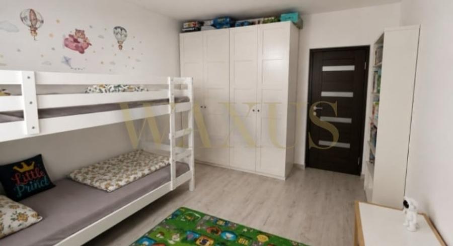 Apartament cu 3 camere semidecomandat, mobilat în Florești