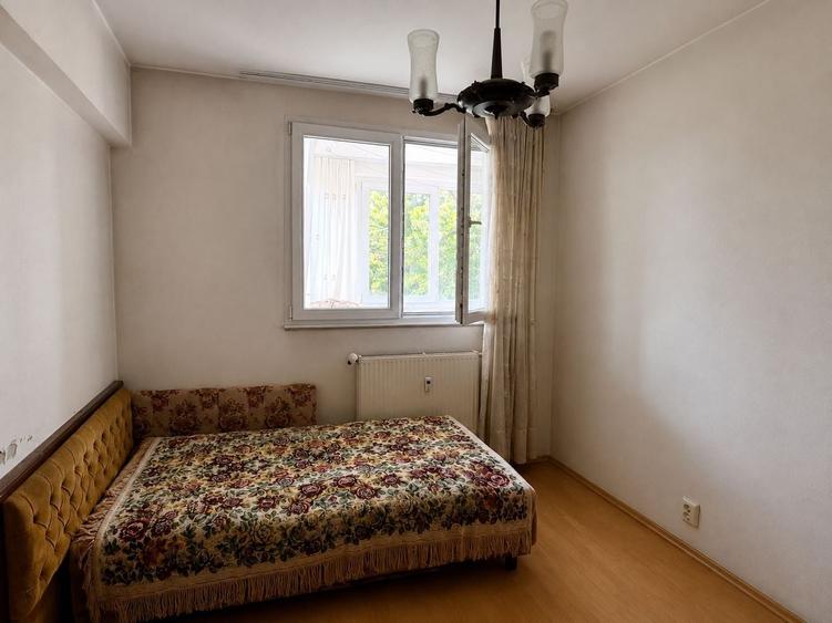 Apartament cu 3 camere semidecomandat în Titan