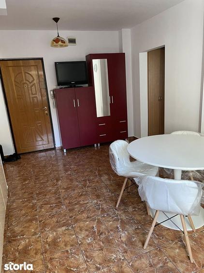 Apartament cu 2 camere decomandat, mobilat în Decebal