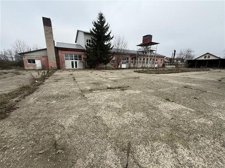 Spațiu industrial, de 900 mp, în Șerbănești
