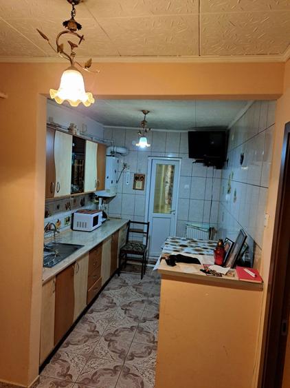 Apartament cu 3 camere decomandat în Exterior Vest