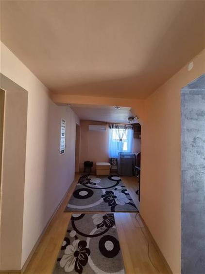 Casă individuală cu 5 camere cu Canalizare în 6 Vânători