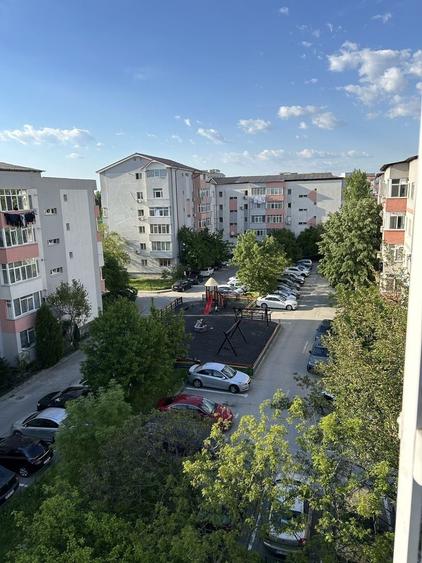 Apartament cu 3 camere decomandat în Tineretului