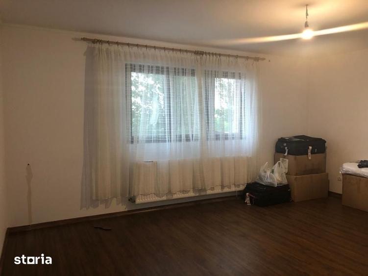 Casă cu 6 camere cu Teren 500 Mp în Petrăchioaia
