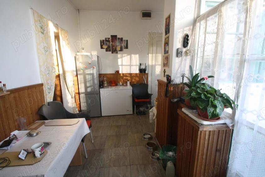 Casă cu 5 camere cu Teren 953 Mp în Fratelia