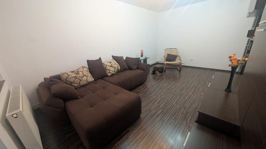 Apartament cu 3 camere decomandat, mobilat în Dacia