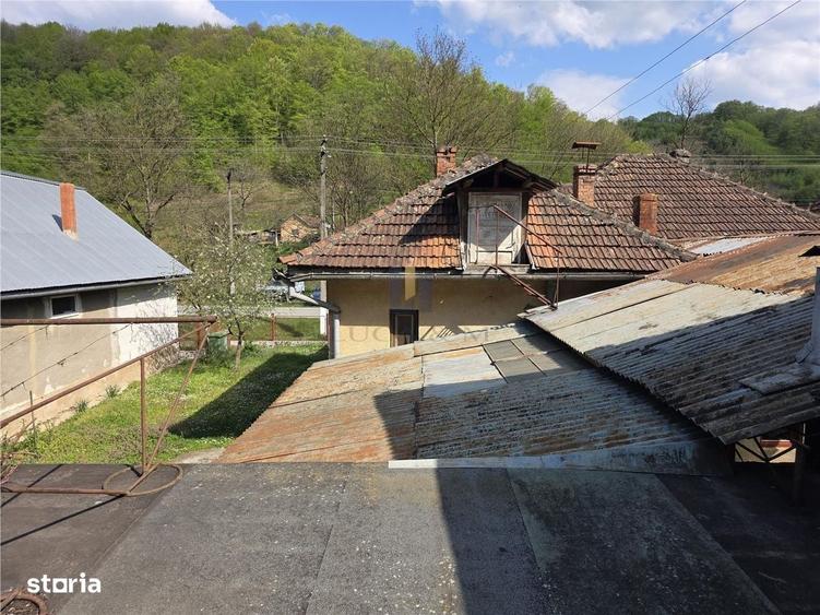 Casă cu 3 camere cu Teren 3748 Mp în Nădrag