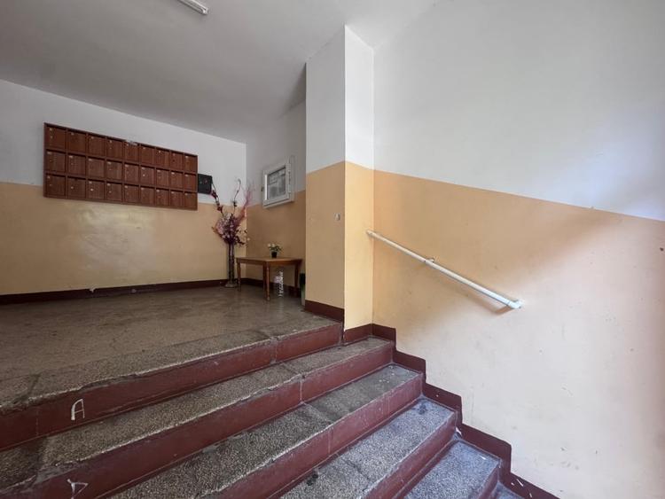 Apartament cu 3 camere decomandat, mobilat în Poarta 6