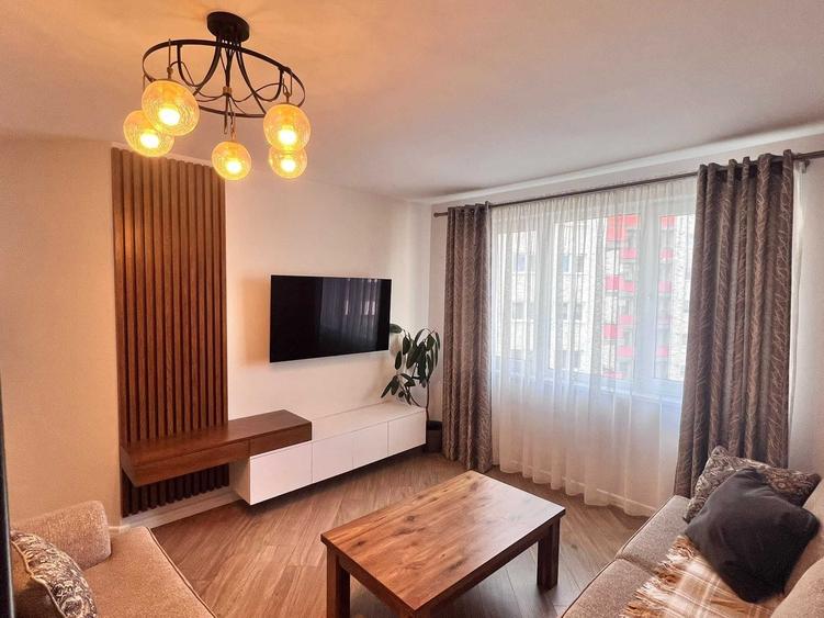 Apartament cu 3 camere decomandat în Florești