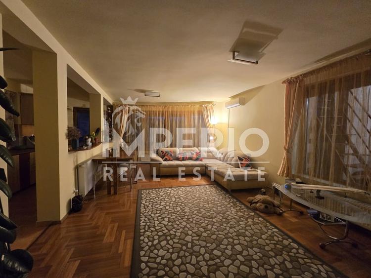 Casă individuală cu 7 camere cu Canalizare în Andrei Mureșanu