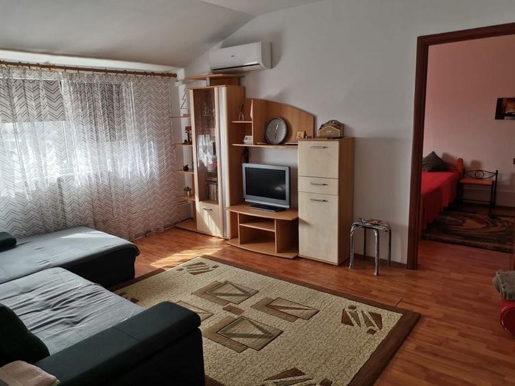 Apartament cu 3 camere semidecomandat în Exterior Vest