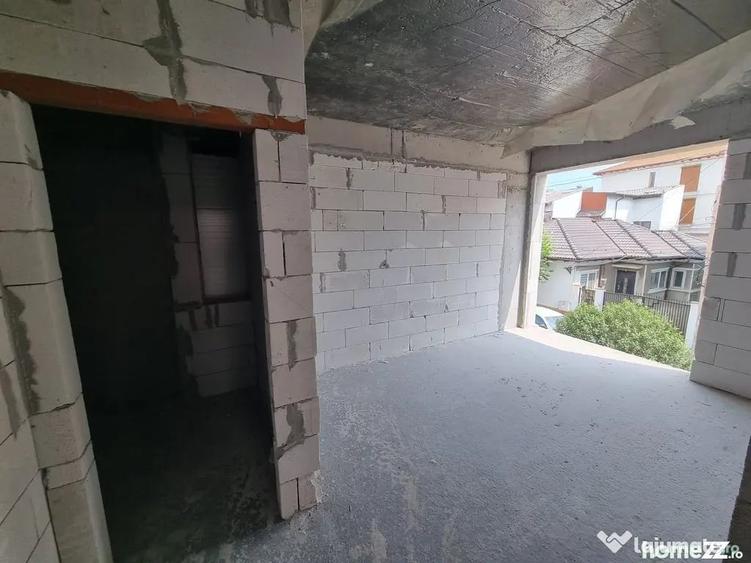 Apartament cu 3 camere decomandat în Faleza Nord