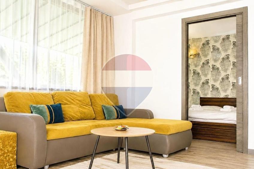 Apartament cu 6 camere semidecomandat, mobilat în Poiana Brașov